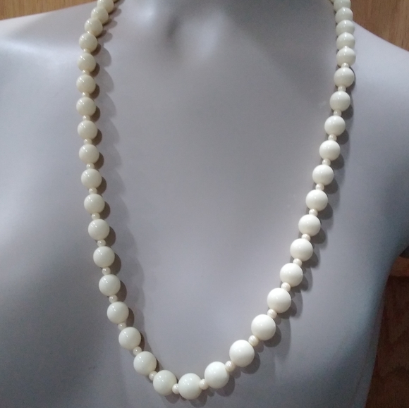 New Fashion Lustre bead necklace Ivory tone jewelry - Picture 3 of 9